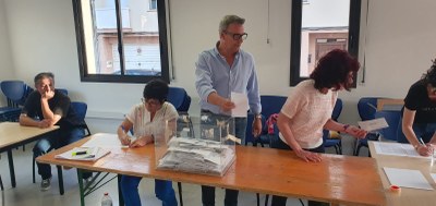 Moment inicial del recompte de vots a la Mesa B de Moja