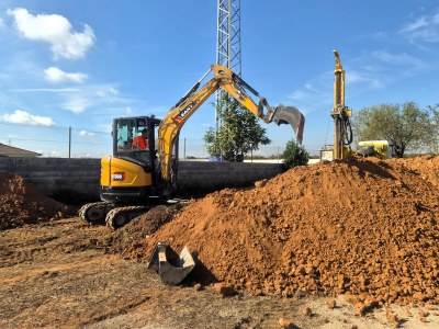 Comencen les obres de construcció d’un pou a l’entorn del camp de futbol de Sant Pere Molanta