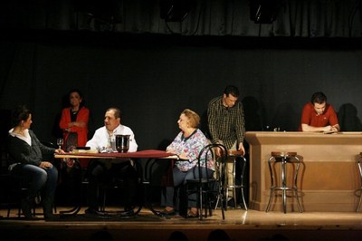 Crida per  formar part del grup de teatre l’Arrel
