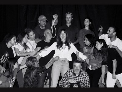 El grup Escorça Teatre de Sant Joan de Mediona porta aquest diumenge a Moja l’obra “Mansió Escarlata”