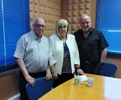 Joan Enric Vidal, entrevistador;  Fina Mascaró, alcaldessa d'Olèrdola; i Frederic Cano, director de Terramar TV