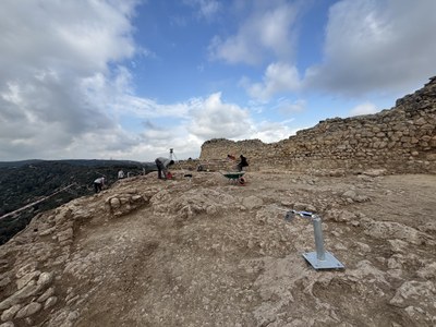 Finalitzen les excavacions arqueològiques del castell d’Olèrdola