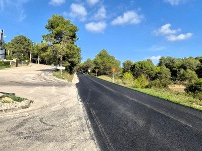 Nova pavimentació de la carretera d’accés a Can Trabal