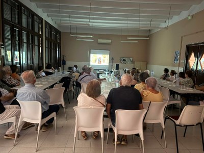Satisfactòria estrena de les tardes de berenar i cinema al Casal d’Avis de Moja