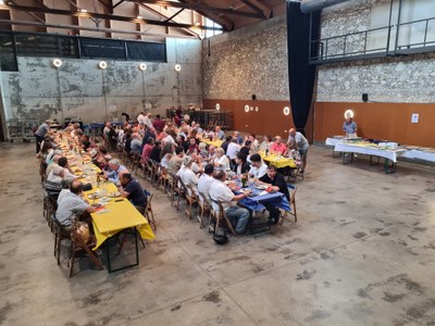 Un centenar de persones compartien el dinar del 50è aniversari de l’AE Moja
